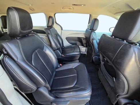 Used 2024 Chrysler Pacifica Select image 27