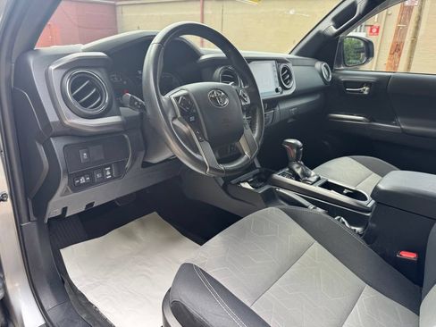 Used 2021 Toyota Tacoma TRD Sport AWD/4WD image 25