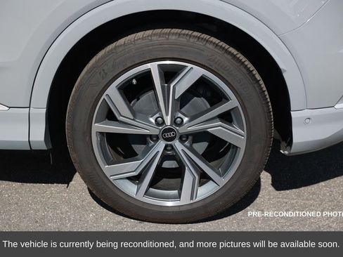 Used 2024 Audi Q4 e-tron Premium Plus w/ Premium Plus image 10