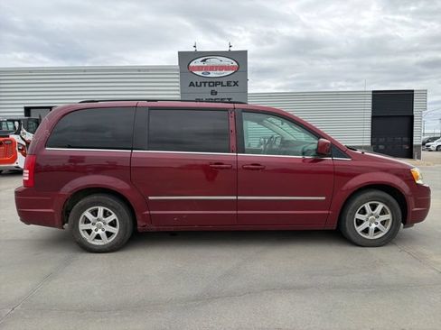 Used 2010 Chrysler Town & Country Touring FWD image 1