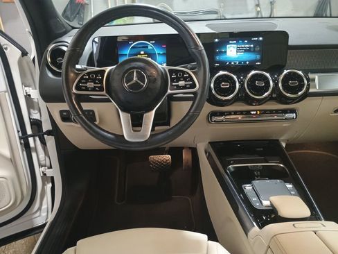 Certified 2021 Mercedes-Benz GLB 250 4MATIC image 2
