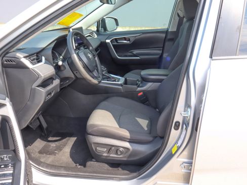 Used 2024 Toyota RAV4 XLE FWD image 7
