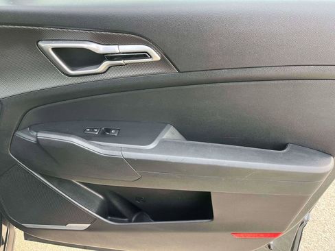 Used 2024 Kia Sportage LX image 10