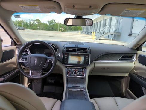 Used 2017 Lincoln Continental Select FWD image 18