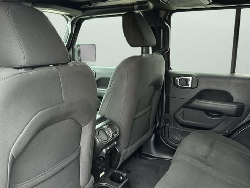 Used 2020 Jeep Wrangler Unlimited Sahara image 29