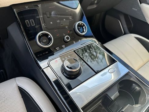 Used 2018 Land Rover Range Rover Velar R-Dynamic SE AWD/4WD image 24