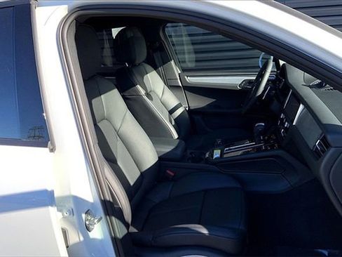 Certified 2026 Porsche Macan image 25