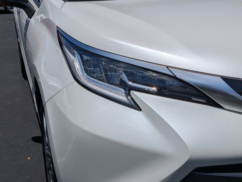 Used 2021 Toyota Sienna Limited FWD image 9