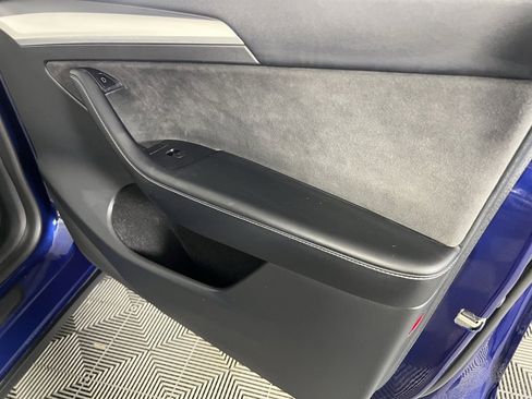 Used 2023 Tesla Model Y Long Range image 32