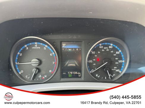 Used 2017 Toyota RAV4 LE AWD/4WD image 18