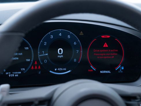 Certified 2025 Porsche Cayenne image 26