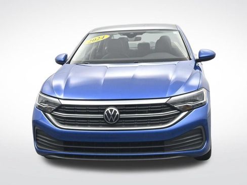 Used 2024 Volkswagen Jetta SE FWD image 2