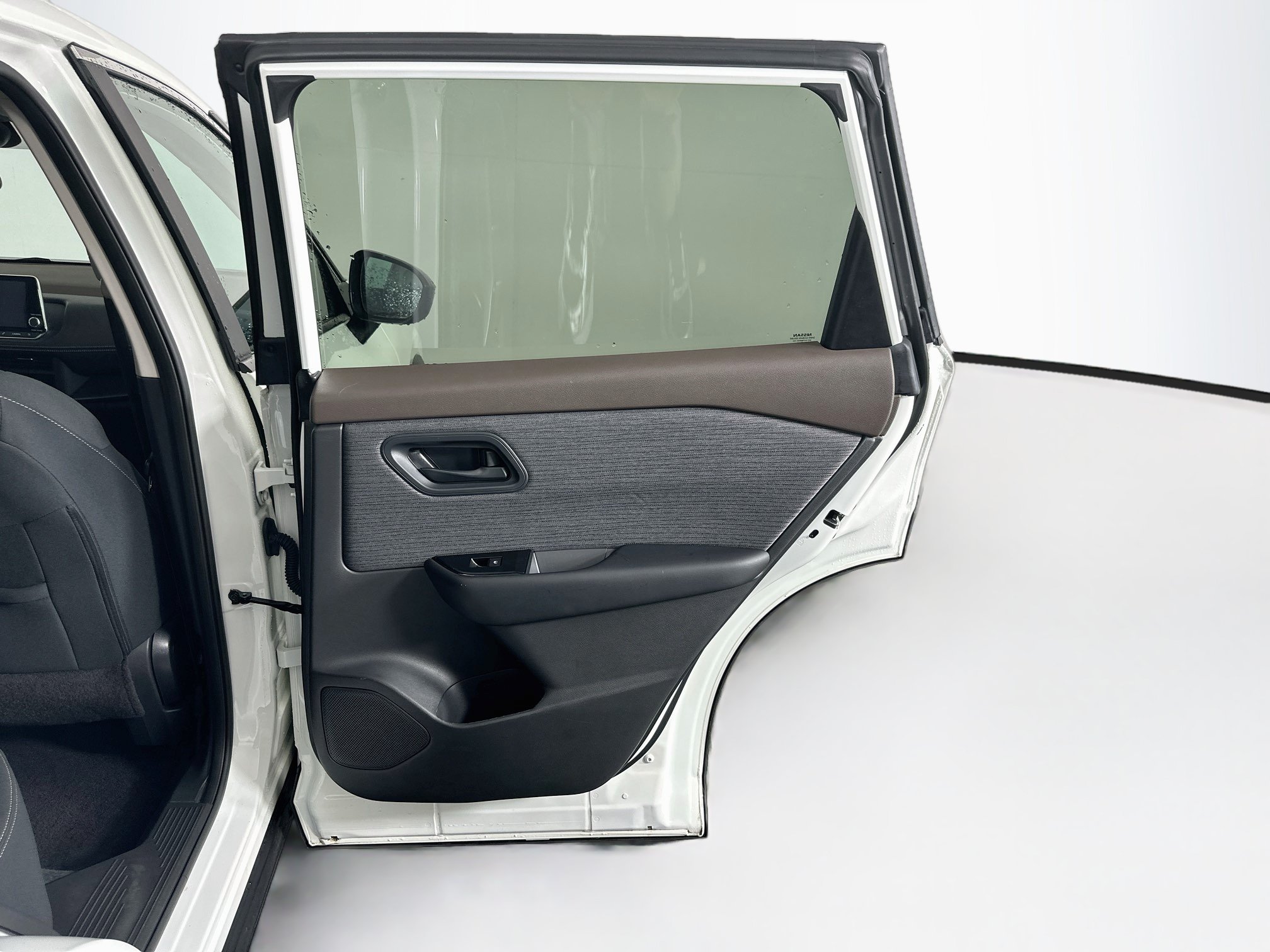 Used 2023 Nissan Rogue S FWD image 30