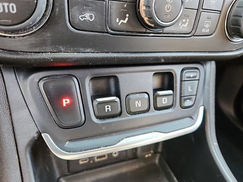 Used 2019 GMC Terrain SLT AWD/4WD image 17