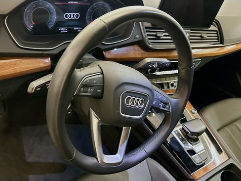 Used 2023 Audi Q5 2.0T Premium Plus w/ Premium Plus Package AWD/4WD image 18