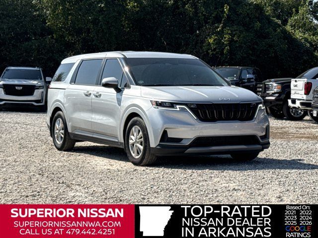 Used 2023 Kia Carnival LX FWD image 1