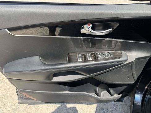 Used 2019 Kia Sorento AWD w/ LX Convenience Package image 14