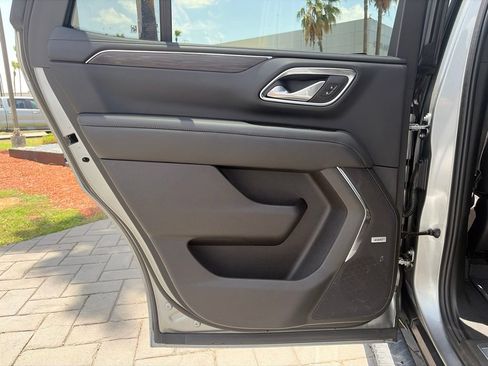 Used 2024 Chevrolet Tahoe Z71 w/ Luxury Package AWD/4WD image 19
