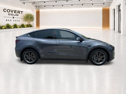 Used 2022 Tesla Model Y Long Range AWD/4WD image 15