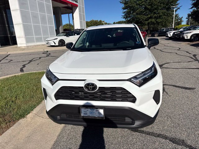 Used 2025 Toyota RAV4 LE AWD/4WD image 4