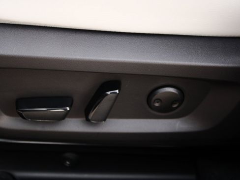 New 2025 Mitsubishi Outlander SE image 15