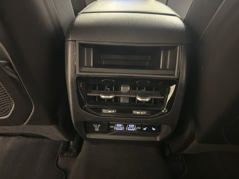 Used 2023 Jeep Grand Cherokee Limited image 27