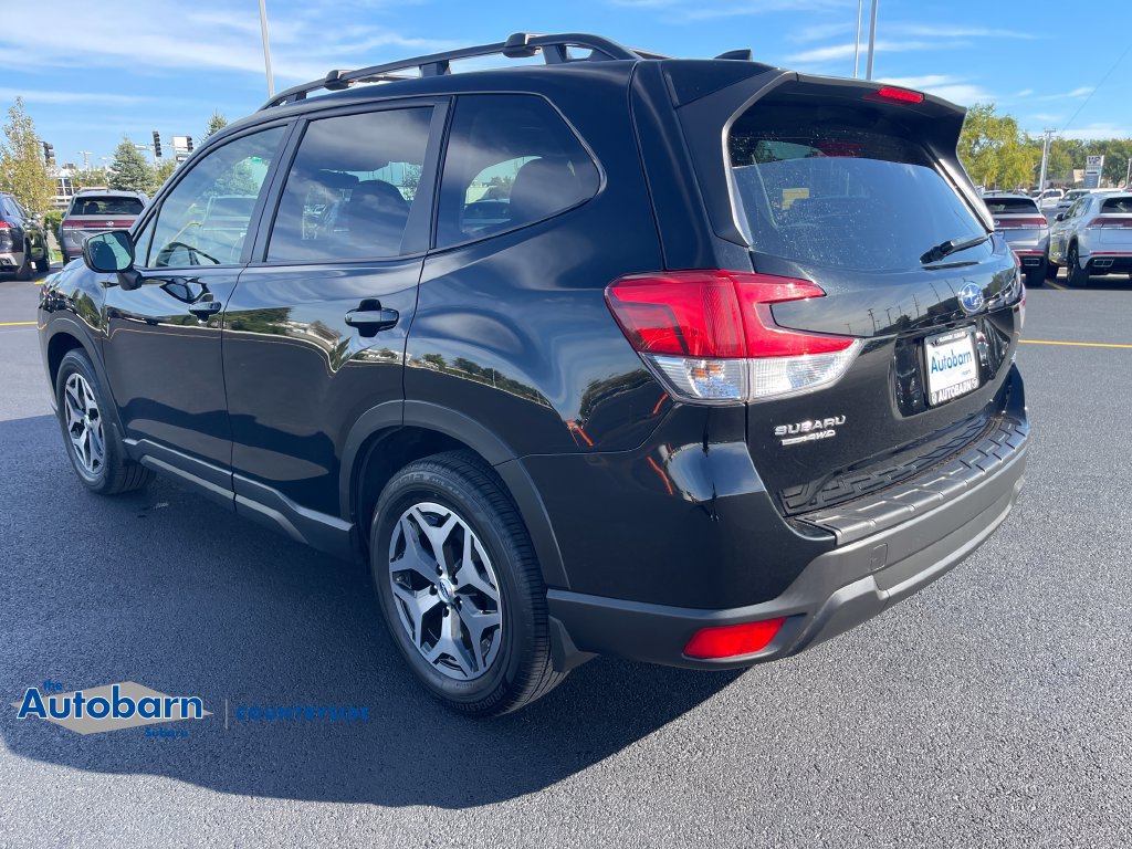 Used 2023 Subaru Forester Premium AWD/4WD image 3