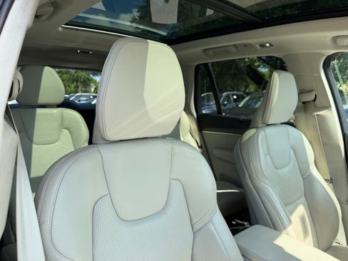 Used 2022 Volvo XC90 T6 Inscription w/ Lounge Package AWD/4WD image 10