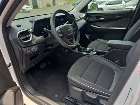 Used 2025 Chevrolet TrailBlazer LT AWD/4WD image 4