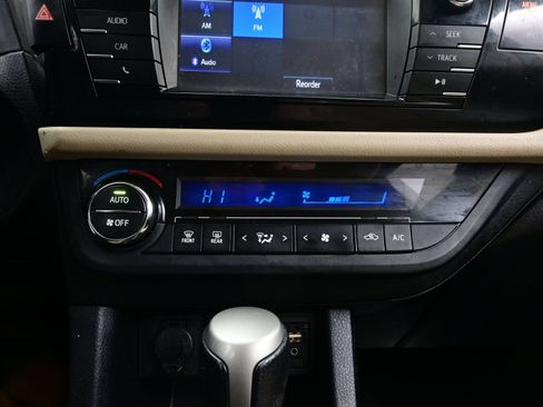 Used 2015 Toyota Corolla LE FWD image 22