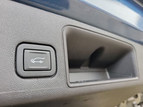 Used 2024 GMC Terrain SLT w/ LPO, Floor Liner Package image 17