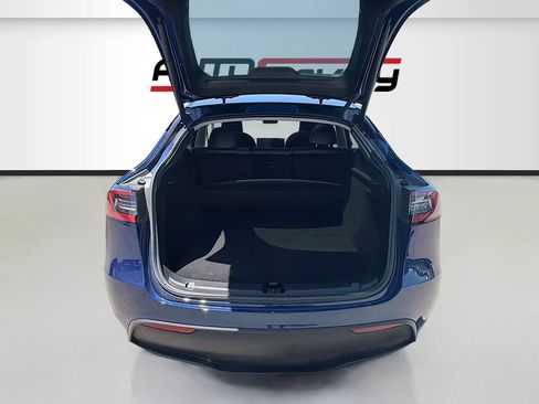 Used 2024 Tesla Model Y Long Range AWD/4WD image 25