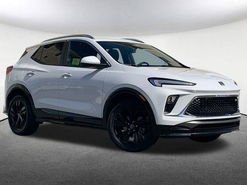 Used 2024 Buick Encore GX Sport Touring image 2