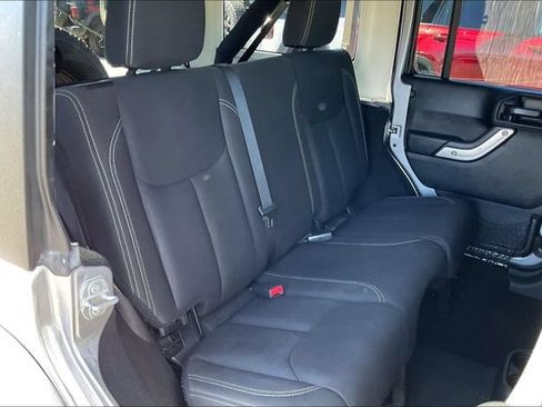 Used 2018 Jeep Wrangler Unlimited Sahara AWD/4WD image 26