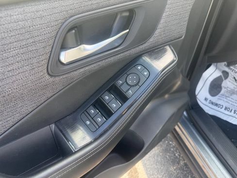 Used 2023 Nissan Rogue SV AWD/4WD image 12