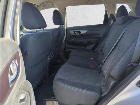 Used 2016 Nissan Rogue SV image 18