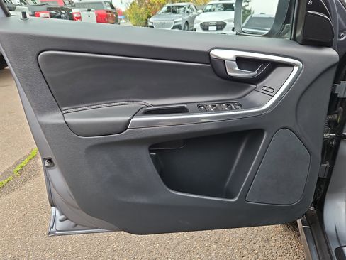 Used 2017 Volvo XC60 T6 Dynamic w/ Preferred Option Package image 9