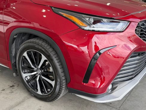 Used 2021 Toyota Highlander XSE FWD image 8