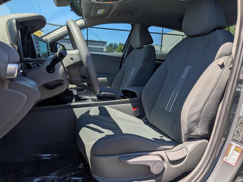 Used 2023 Hyundai Elantra SEL FWD image 5