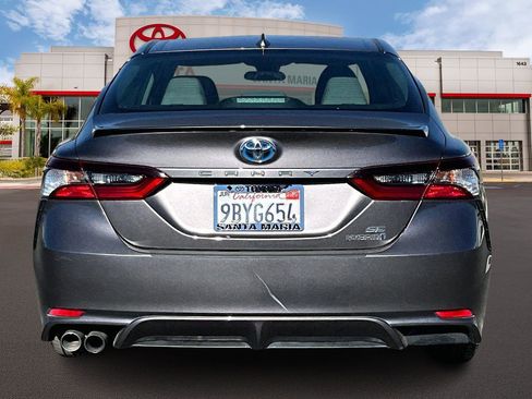 Used 2022 Toyota Camry SE image 4