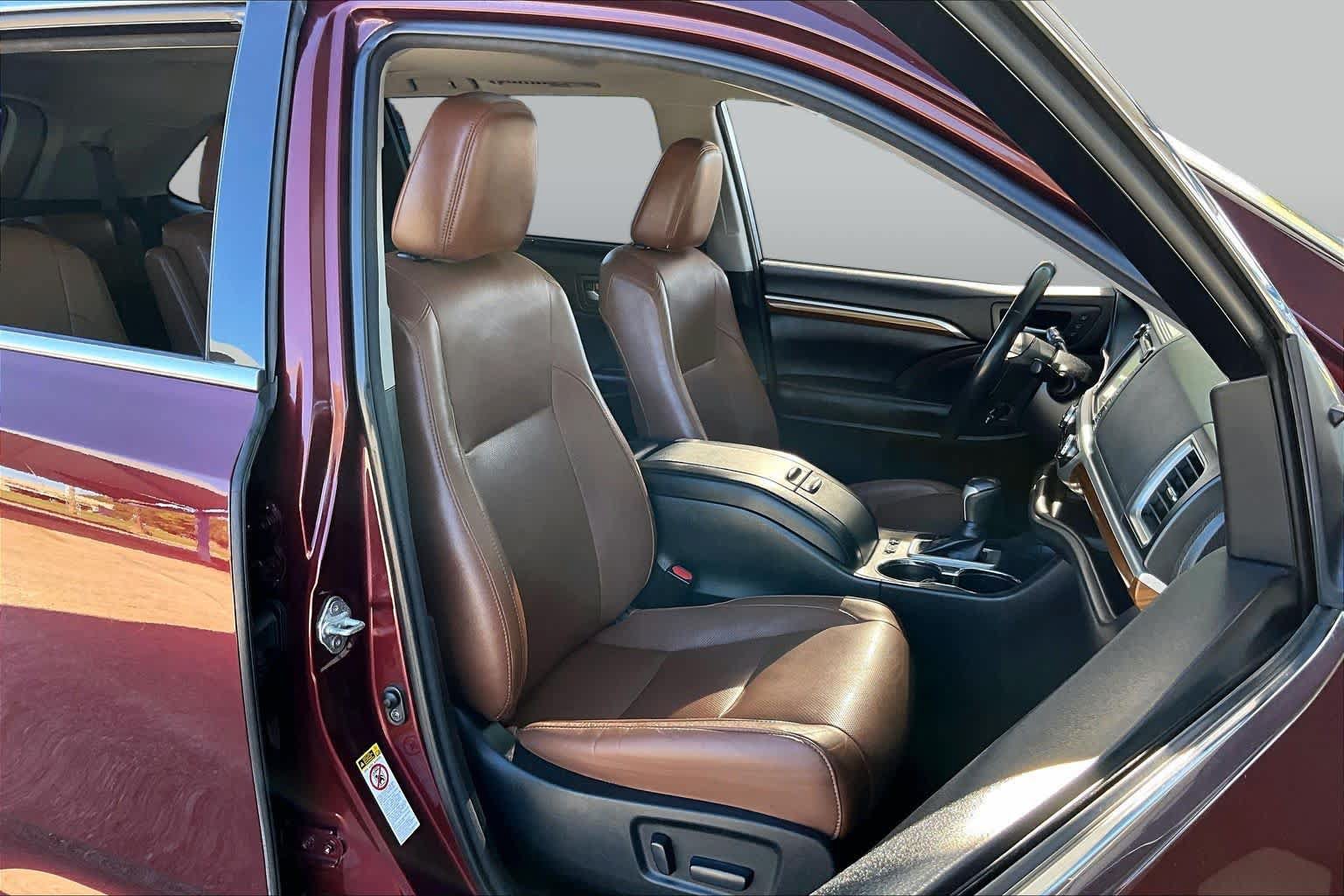 Used 2017 Toyota Highlander Limited FWD image 9