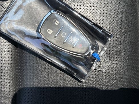 Used 2023 Chevrolet Traverse Premier AWD/4WD image 38