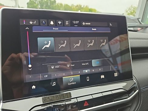 Used 2026 Jeep Compass Latitude image 48