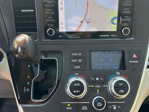 Used 2019 Toyota Sienna AWD image 20