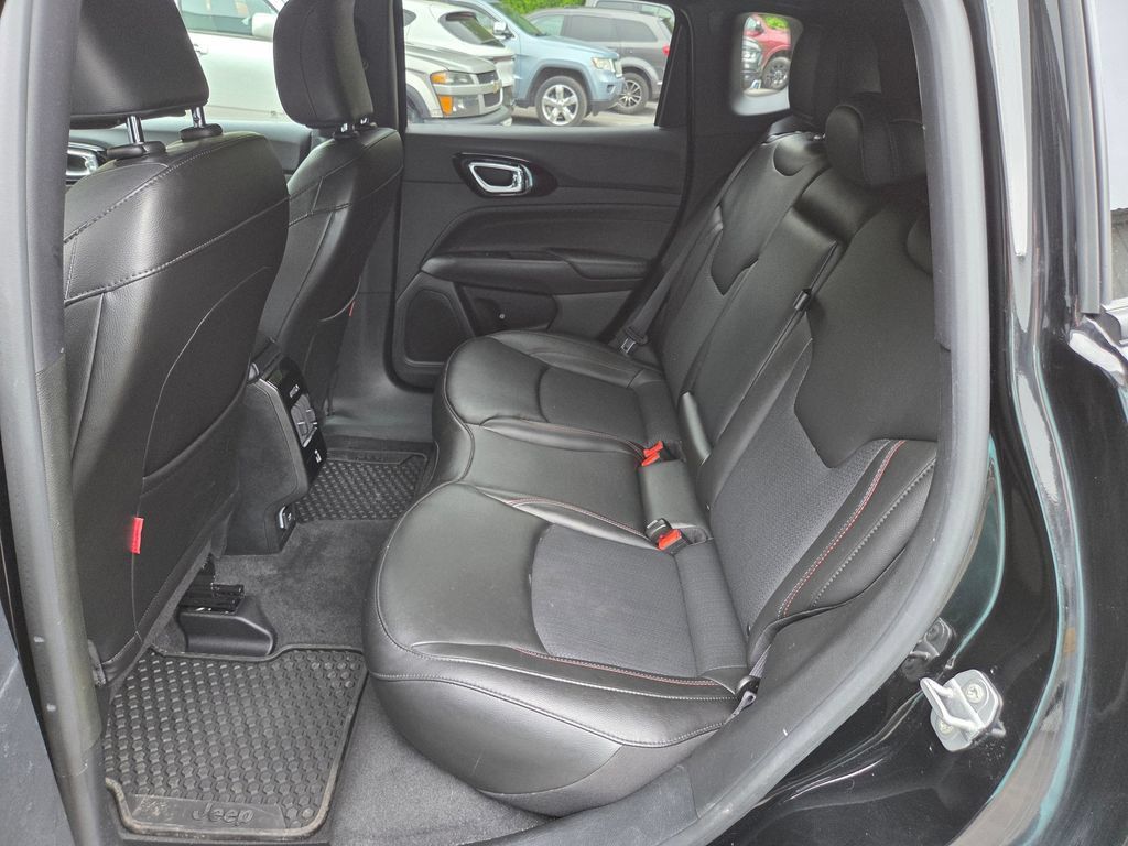 Used 2023 Jeep Compass Trailhawk w/ Trailhawk Convenience Group AWD/4WD image 19