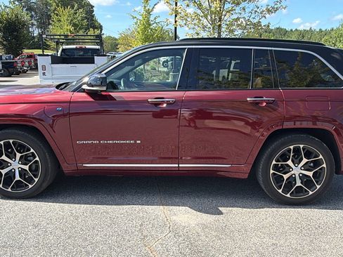 Used 2024 Jeep Grand Cherokee Summit AWD/4WD image 11