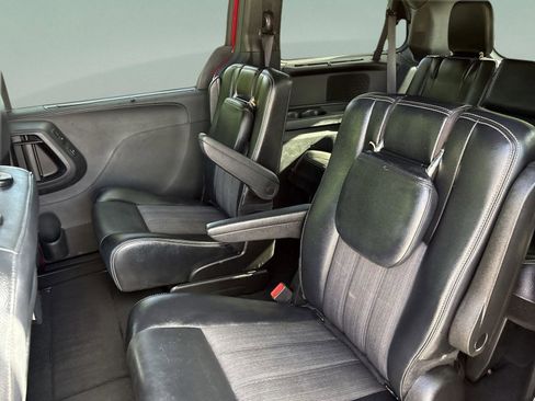 Used 2015 Chrysler Town & Country S w/ Driver Convenience Group FWD image 18