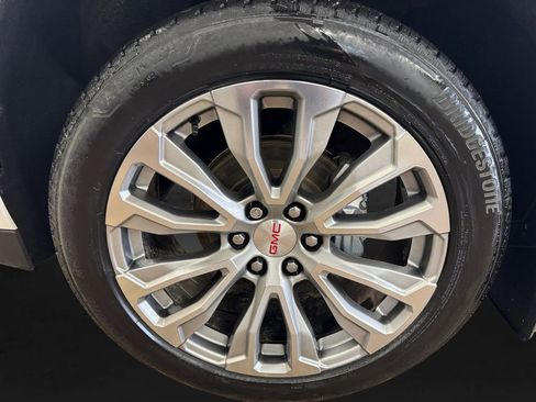 Used 2021 GMC Yukon Denali w/ Denali Premium Package AWD/4WD image 9