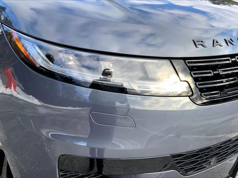 Used 2025 Land Rover Range Rover Sport SE image 25