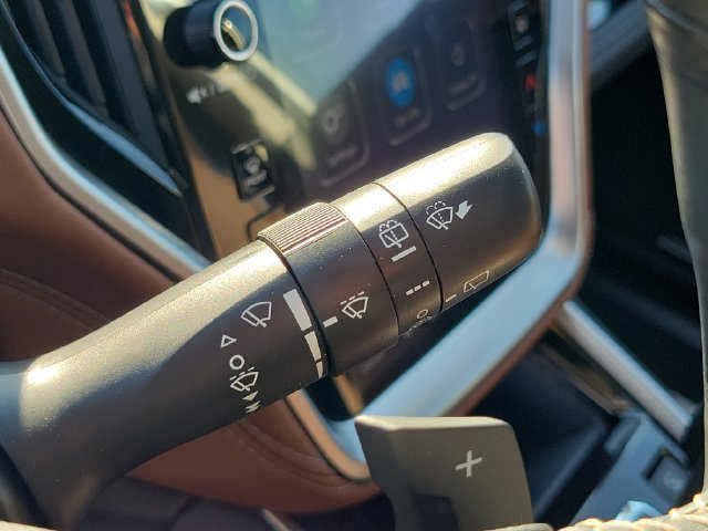 Used 2025 Subaru Outback Touring AWD/4WD image 18